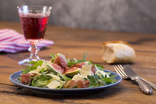 Rocket Salad with Figs, Mozzarella and Parmesan