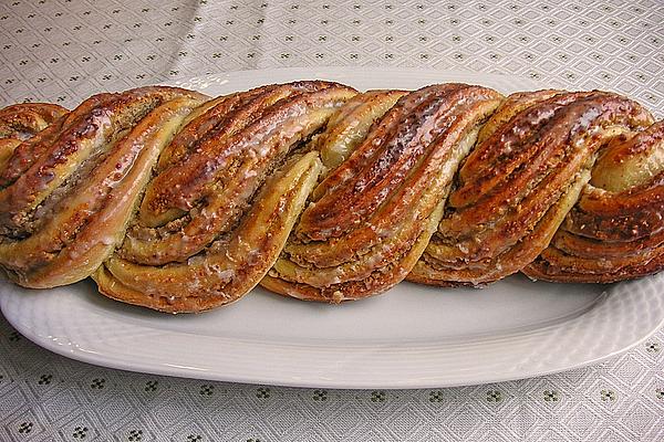Roros Ingenious Marzipan – Almond Yeast Plait