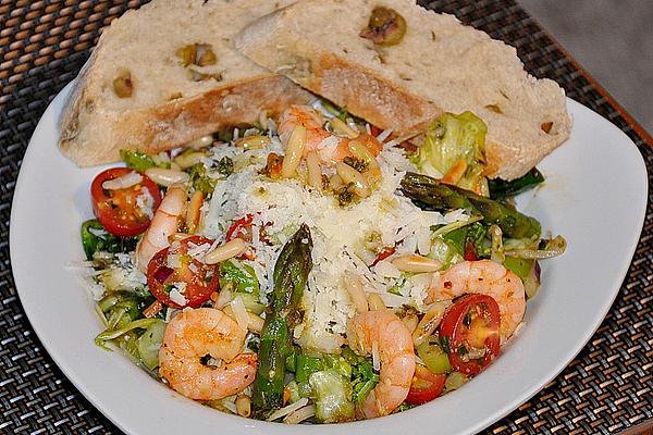 Salad with Green Asparagus, Prawns and Parmesan