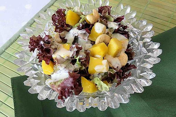 Salad with Mango and Cashew Nuts