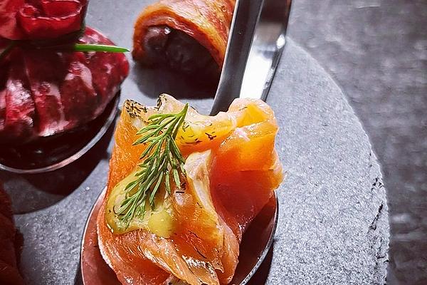 Salmon Pralines with Honey – Dill Sauce