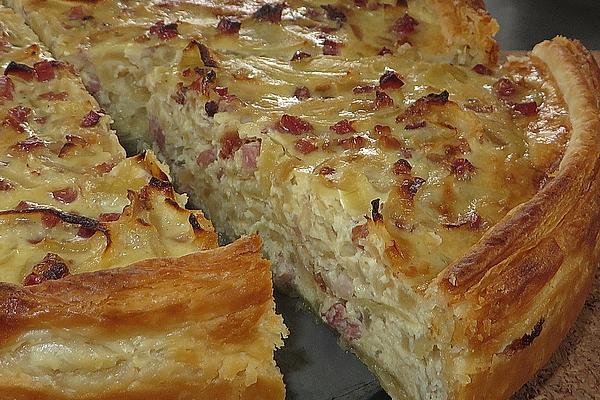 Simple Onion Pie with Puff Pastry