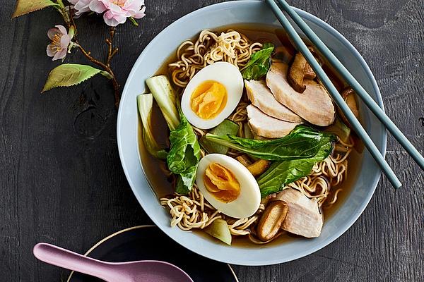 Simple Ramen with Pak Choi, Mushrooms, Egg and Chicken