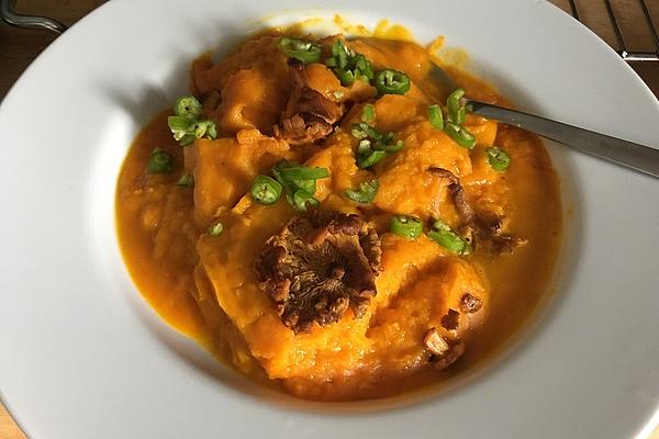 Simple, Super Creamy Pumpkin Soup with Chanterelles