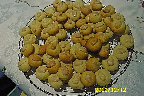 Small Almond Cookies