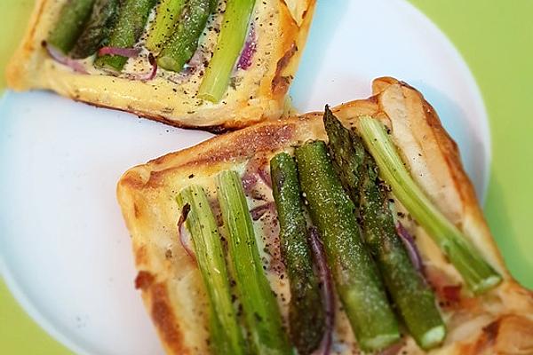 Small Asparagus Puff Pastry Tarts