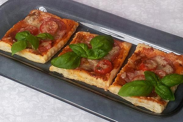 Small Puff Pastry Pizzas