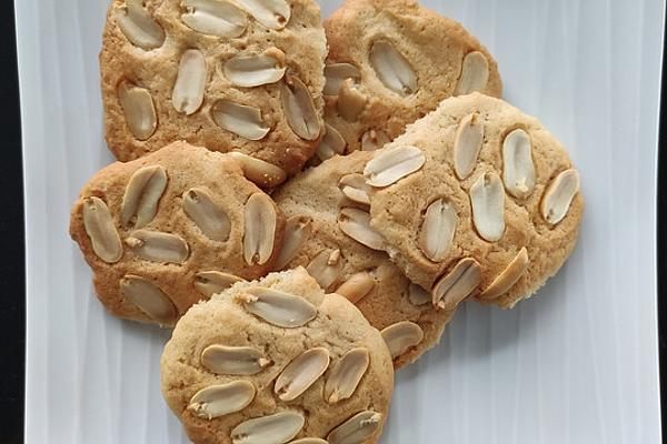 Snappy Peanut Cookies – Especially Crunchy with Whole Peanuts