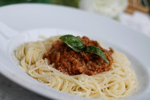 Spaghetti Bolognese with Fresh Tomatoes