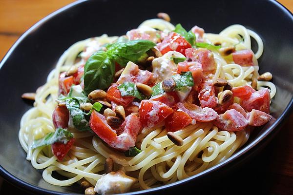 Spaghetti with Burrata and Tomatoes