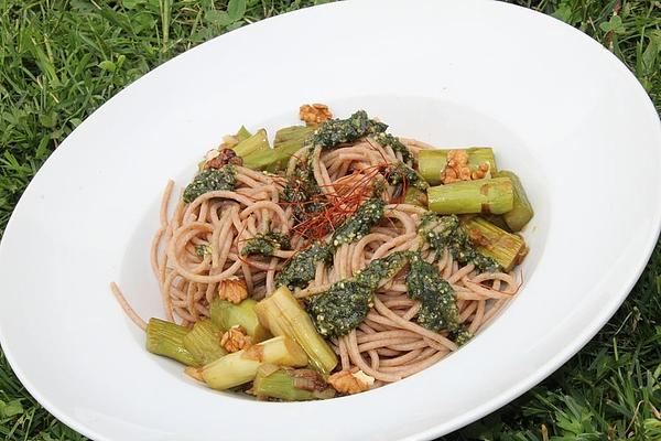 Spaghetti with Fried Asparagus and Wild Garlic Pesto