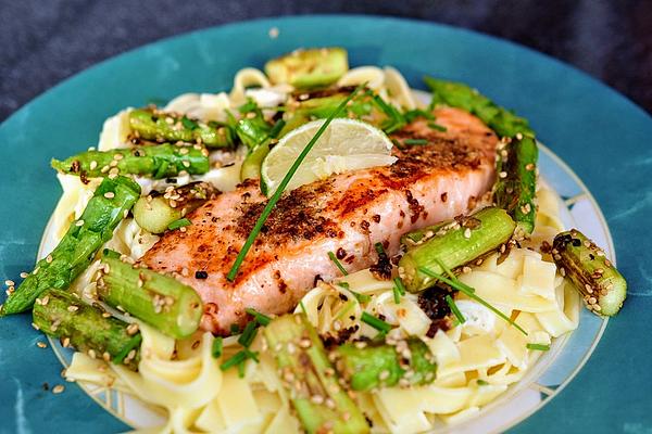 Spaghetti with Salmon and Green Asparagus