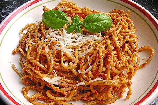 Spaghetti with Tomato Pesto