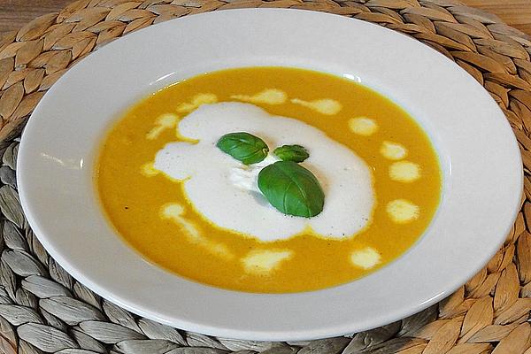 Spicy Creamy Carrot Soup with Ginger