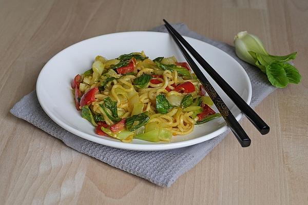 Spicy Pak Choi with Paprika and Mie Noodles