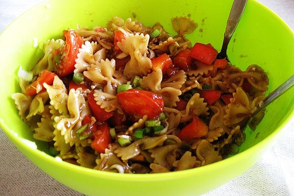 Spicy Pasta Salad with Tomatoes