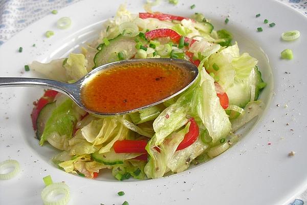 Spicy Salad Dressing with Vinegar and Lemon Juice