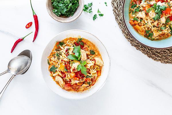 Spicy Thai Soup with Coconut and Chicken