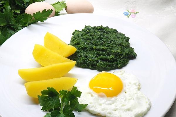 Spinach, Fried Egg and Boiled Potatoes