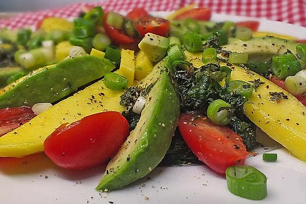 Spinach Salad with Mango and Avocado
