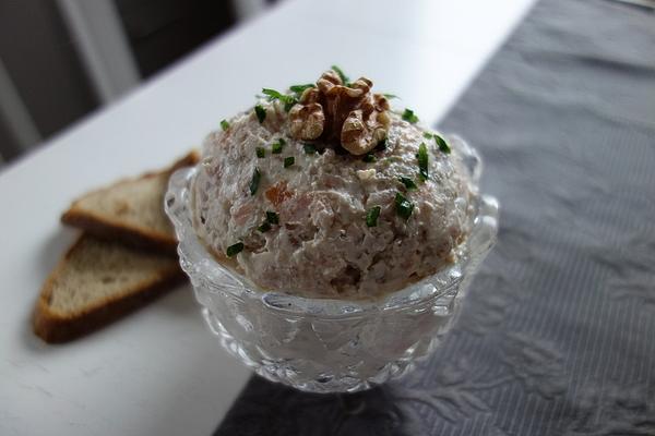 Spread with Smoked Salmon and Walnuts