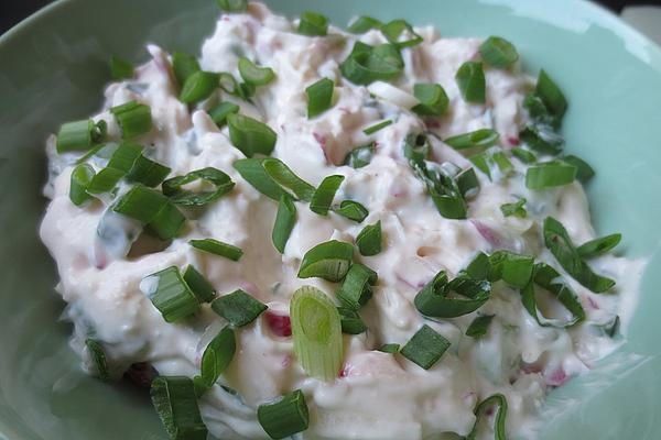 Spring Quark with Spring Onions and Radishes