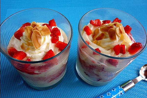 Strawberries with Vanilla Cream