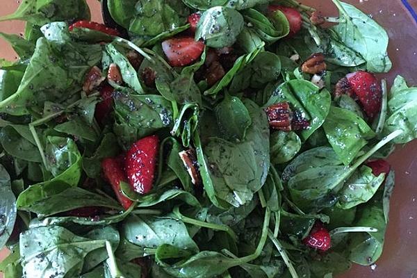 Strawberry and Spinach Salad with Pecans