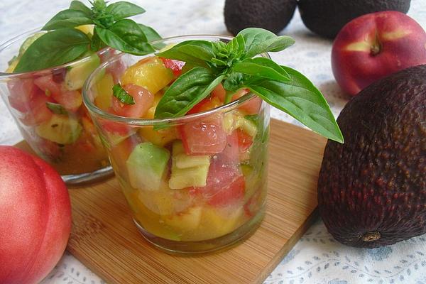 Summer Salad with Avocado, Tomato and Nectarine