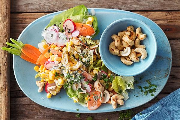 Summer Salad with Cashew Nuts