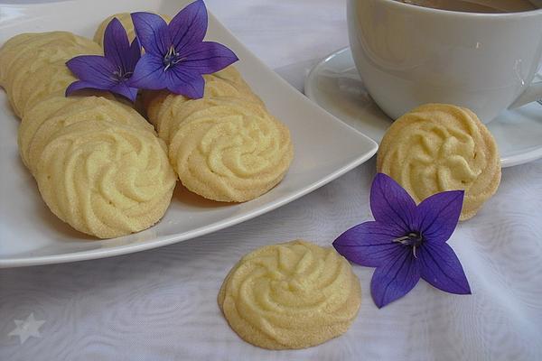Tender Shortbread Biscuits with Vanilla Flavor