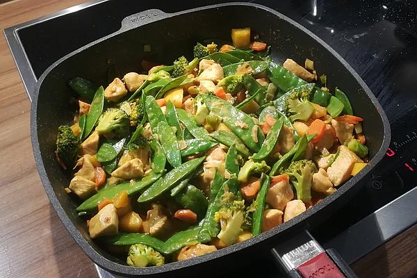 Thai Curry with Chicken, Snow Peas and Mango