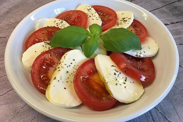 Tomato and Mozzarella Salad with Balsamic Dressing
