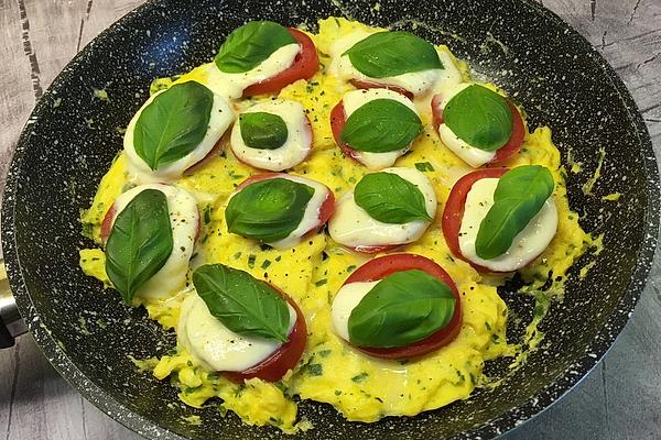 Tomato and Mozzarella Scrambled Eggs