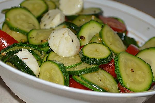 Tomato-zucchini Salad with Mozzarella