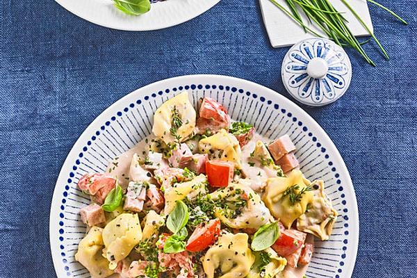 Tortellini – Salad with Tomatoes and Ham