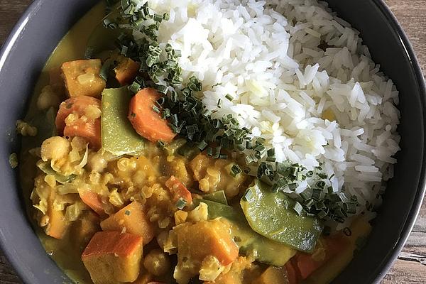 Vegan Indian Curry with Pumpkin and Chickpeas