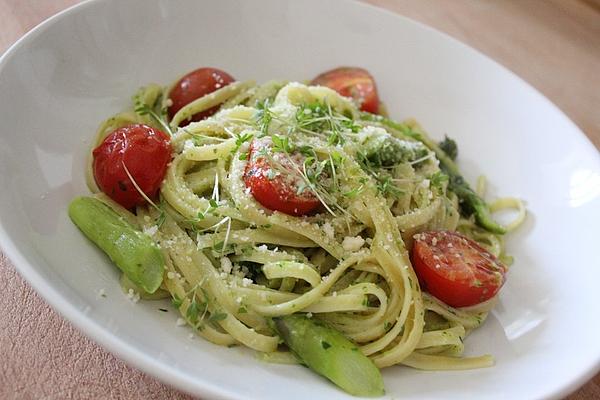 Very Aromatic Pasta with Green Asparagus
