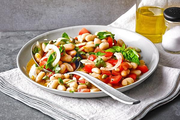 White Bean and Tomato Salad