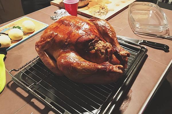 Whole Turkey with Filling – American Style