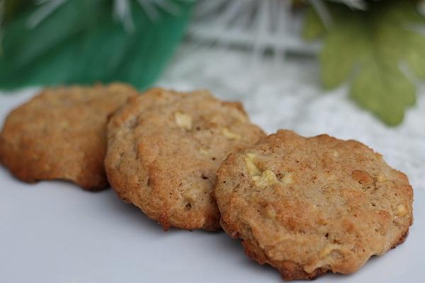Winter Apple and Walnut Cookies with White Chocolate and Cinnamon