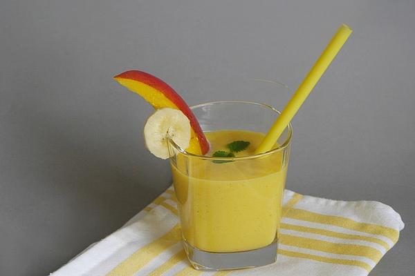 Yellow Turmeric-mango Smoothie