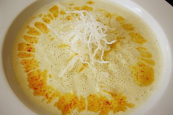 Zucchini – Pear Soup with Fried Glass Noodles and Saffron Oil