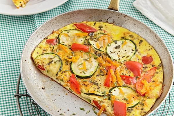 Zucchini, Pepper and Carrot Frittata with Cottage Cheese and Tomatoes
