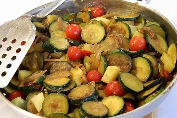 Zucchini – Vegetables with Potatoes and Tomatoes