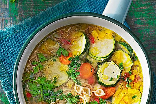 15 Minutes Of Vegetable Noodle Soup