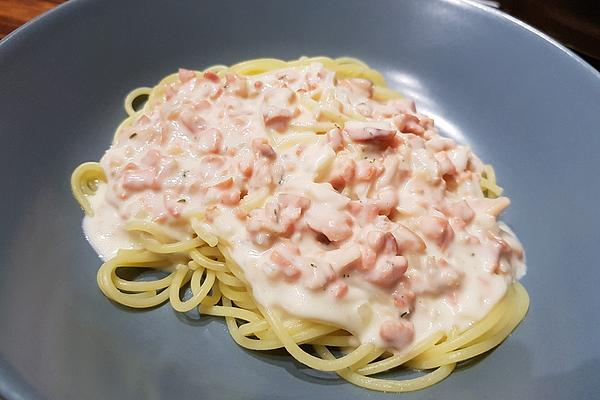 Alfredo Style Spaghetti with Smoked Salmon