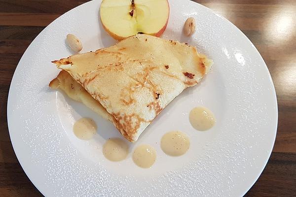 Almond Crêpes Filled with Apple Slices with Vanilla Sauce