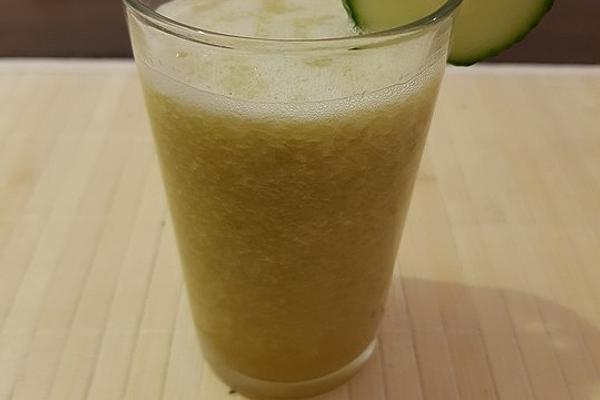 Aloe Vera Smoothie with Ginger and Cucumber