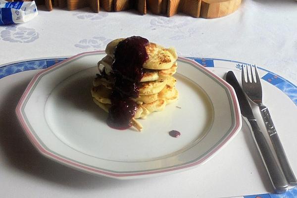American Blueberry Pancake with Berry Sauce À La Didi